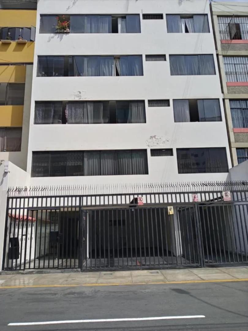 Centric, Private, Petfriendly In Miraflores Apartment